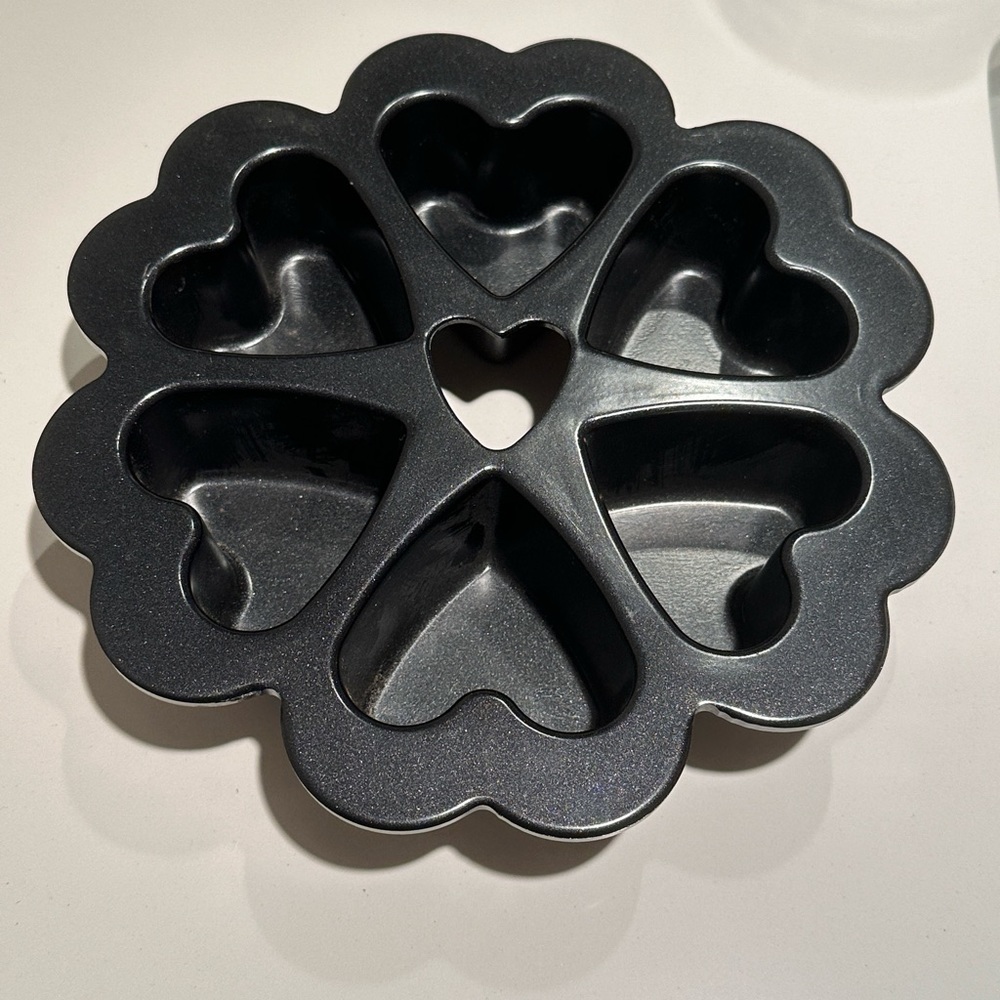 Nordic Ware Heart Mini Cake Cakelet Non Stick Valentines Day Pan Muffins Brownie